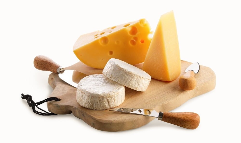 4種類のチーズとナイフ