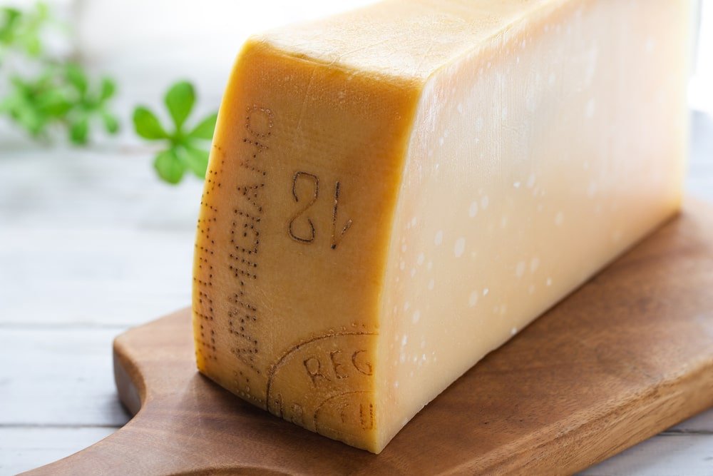 イタリア産グラナパダーノ D.O.P ブロック チーズ イタリアの至宝といっても過言ではないチーズ 4kg ハード系